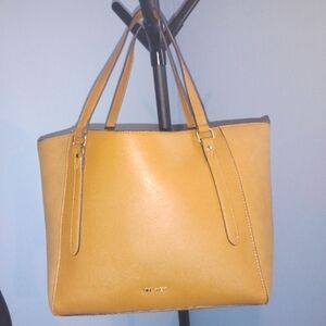 EUC Nine West Camel Tan Large Purse 2 Inside Pockets & Zipper Part Inside